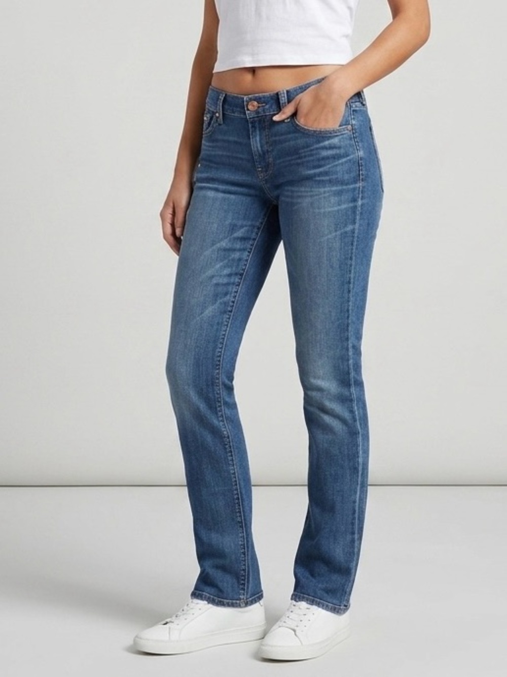 7 For All Mankind Low Rise Straight Leg Jean‎ in Medium Wash Blue Women’s SZ 28